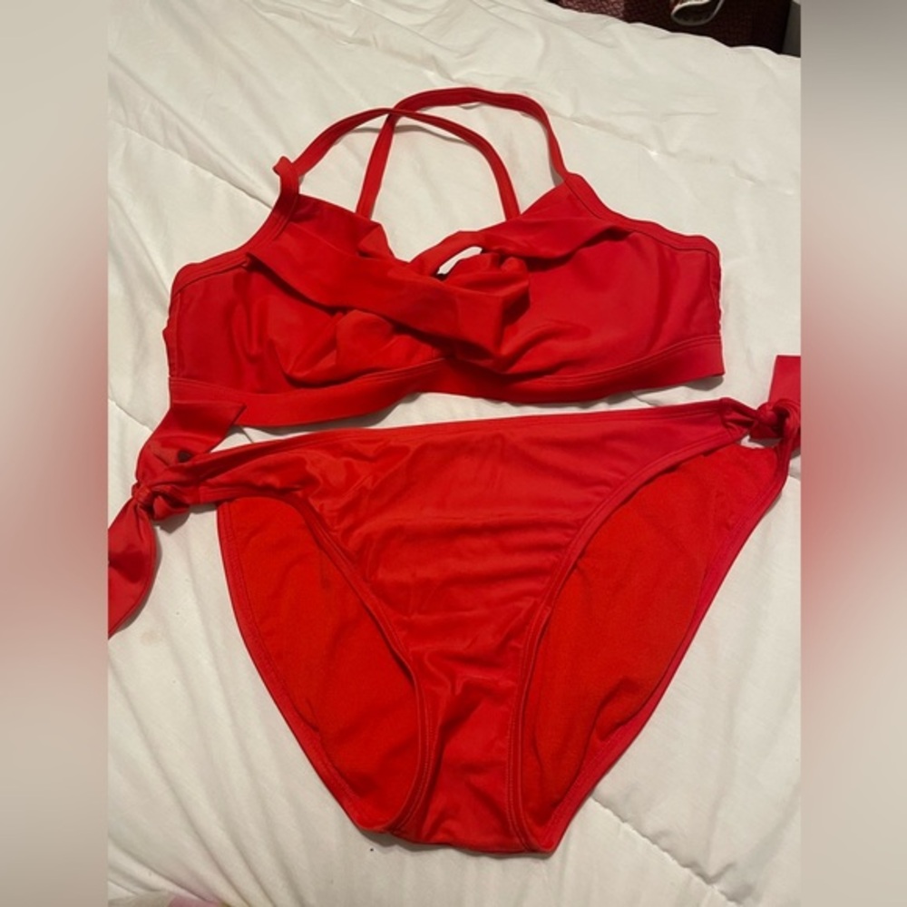 Athleta Women’s red twist top bikini